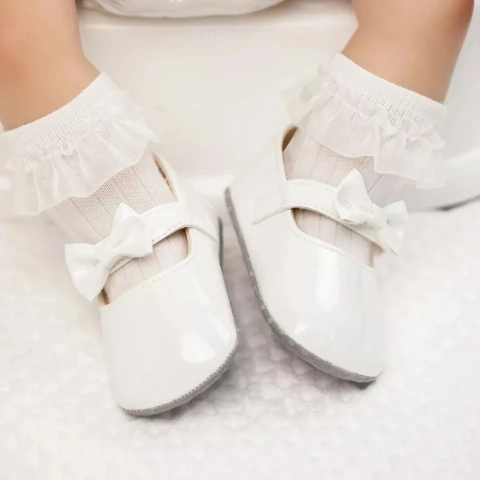 ZAPATITOS BLANCOS LAZOS