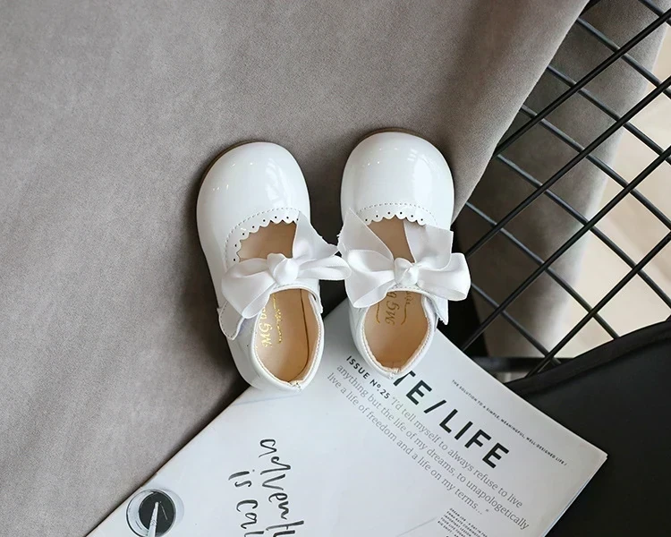 ZAPATITOS BLANCOS LAZOS 2