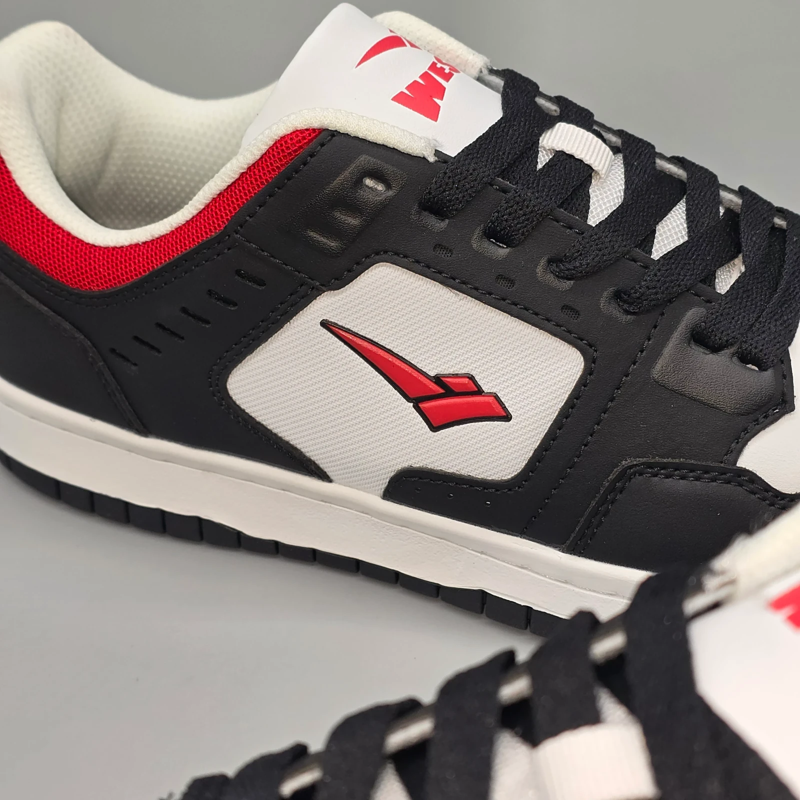 WEST RETRO COURT 7