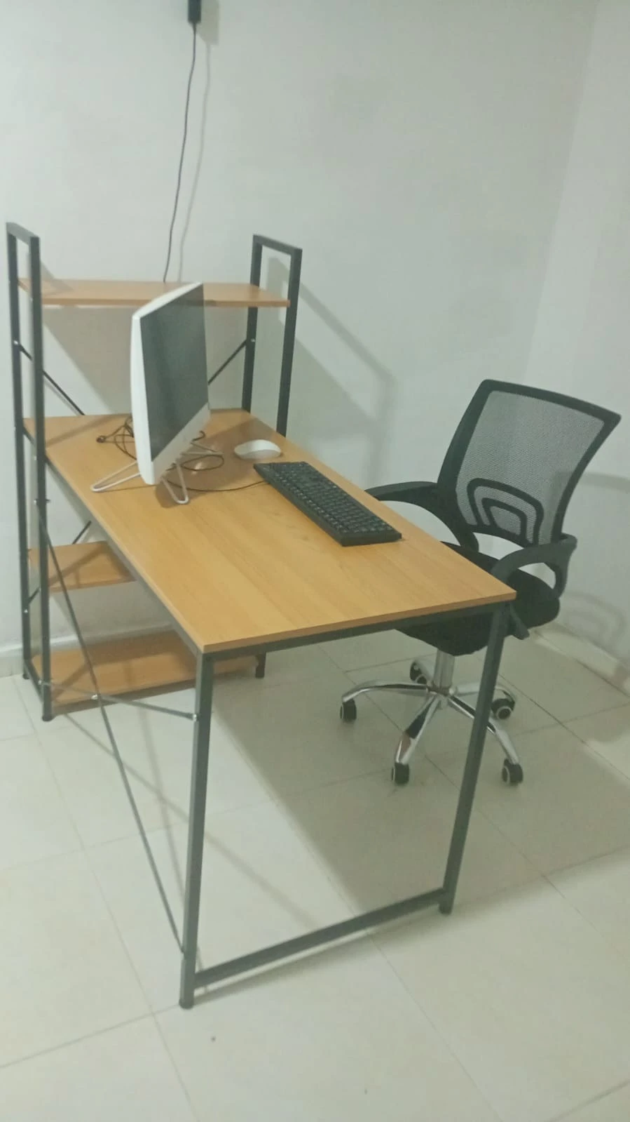 Escritorio con estantería de madera, 4