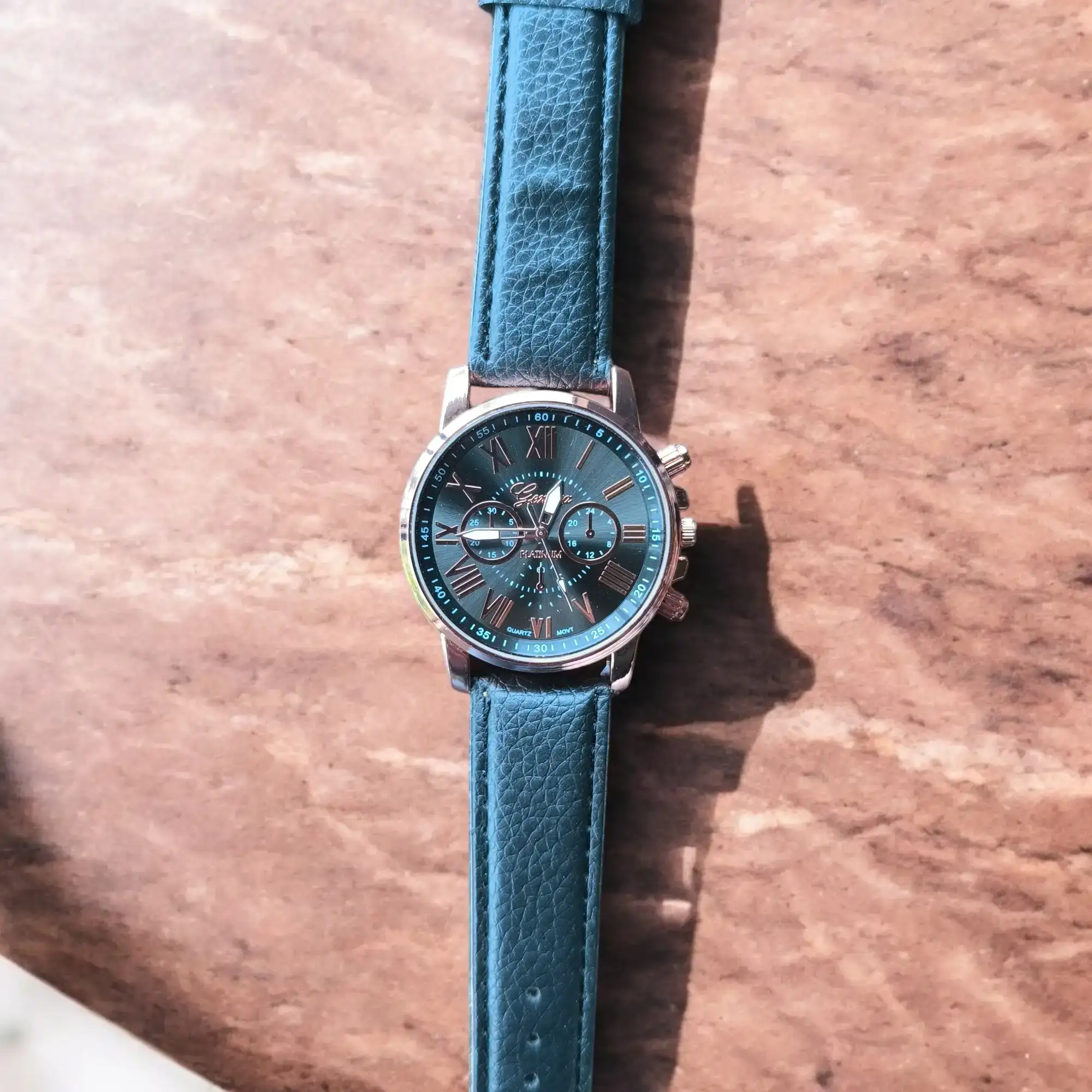 Reloj redondo negro