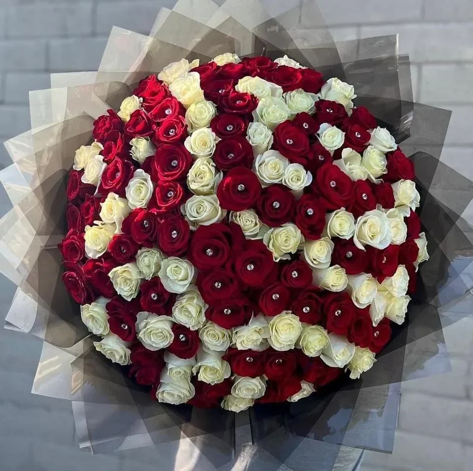 R3 Ramo 150 Rosas Con Diamantes 