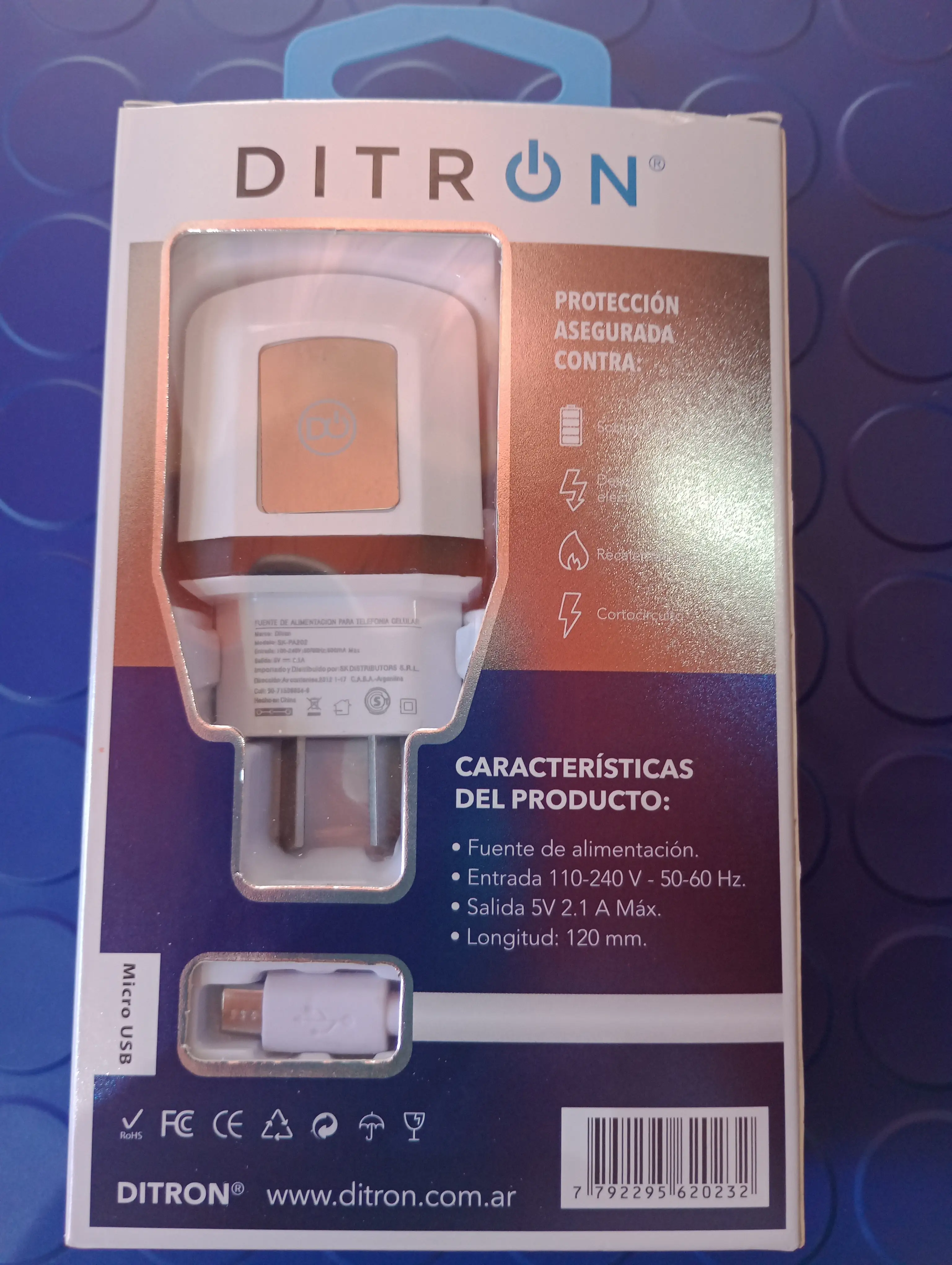 Crgador celular ditron carga rapida 2.1 A + 2 usb v8