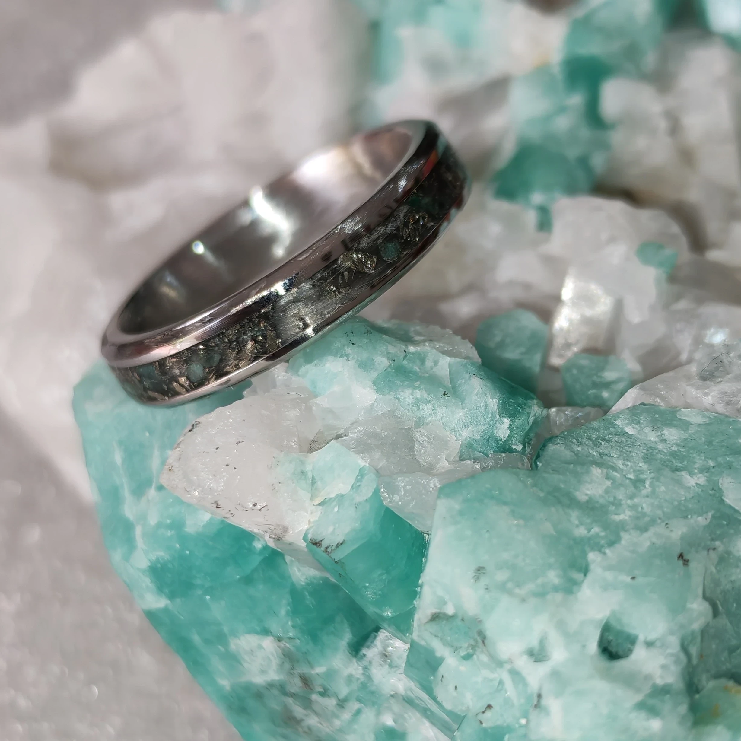 Anillo Dama con Esmeraldas y Piritas 3