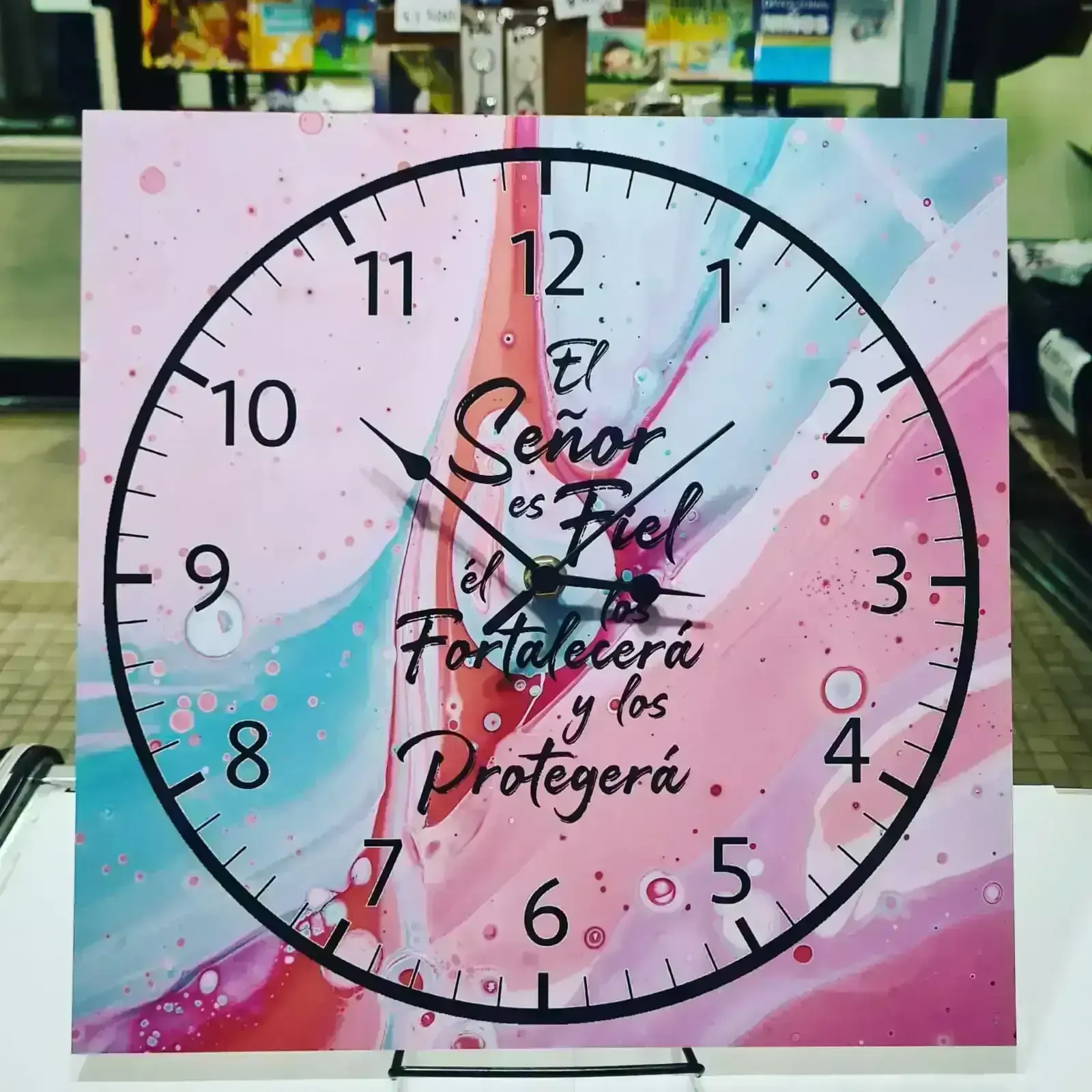 Reloj cuadrado de pared. R110