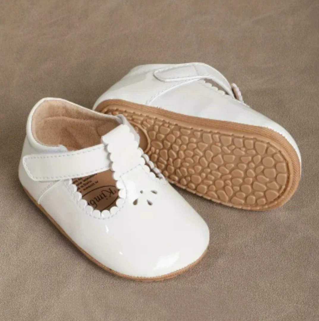 ZAPATITOS BLANCOS 3