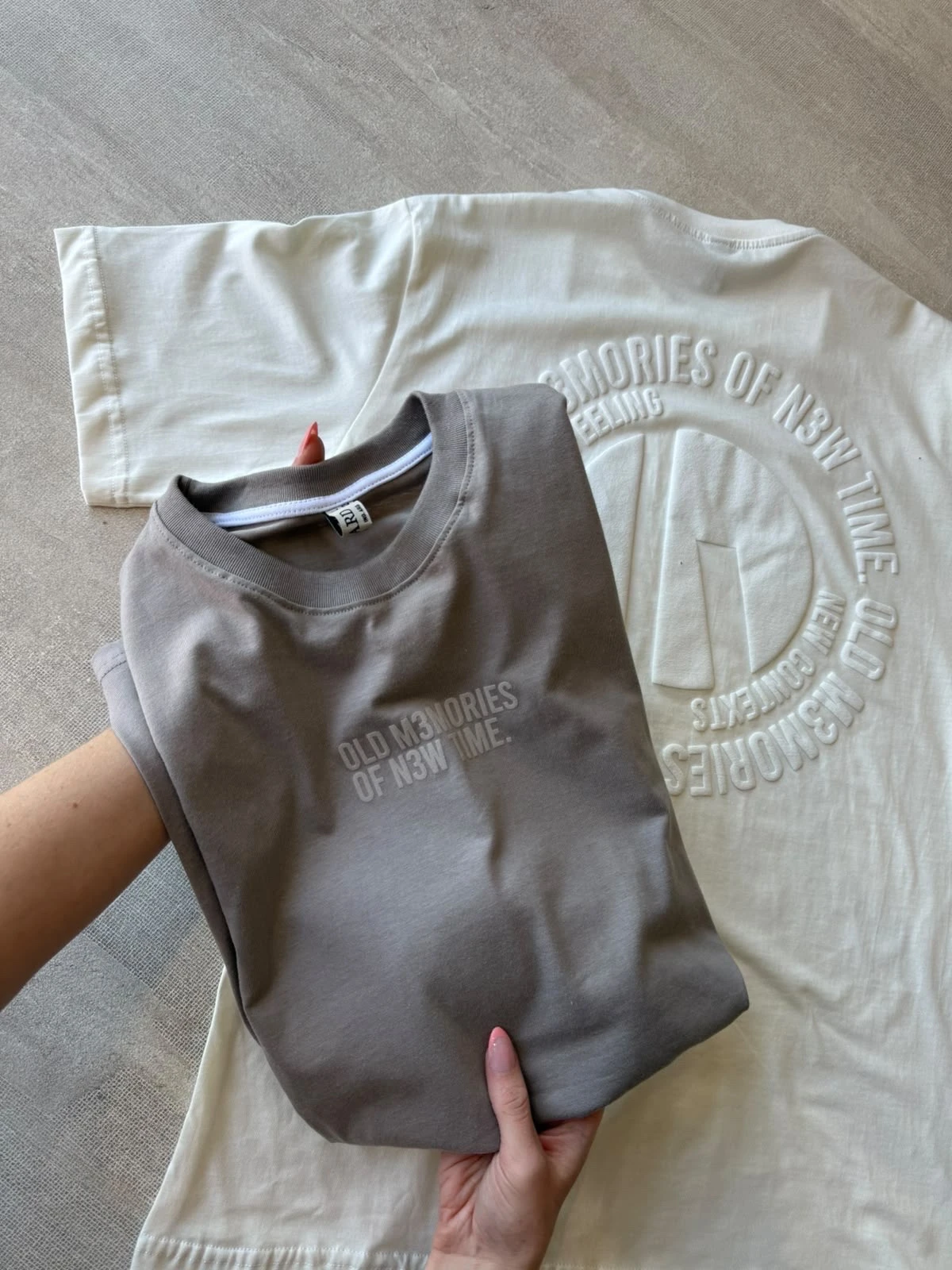 REMERAS CON RELIEVE
