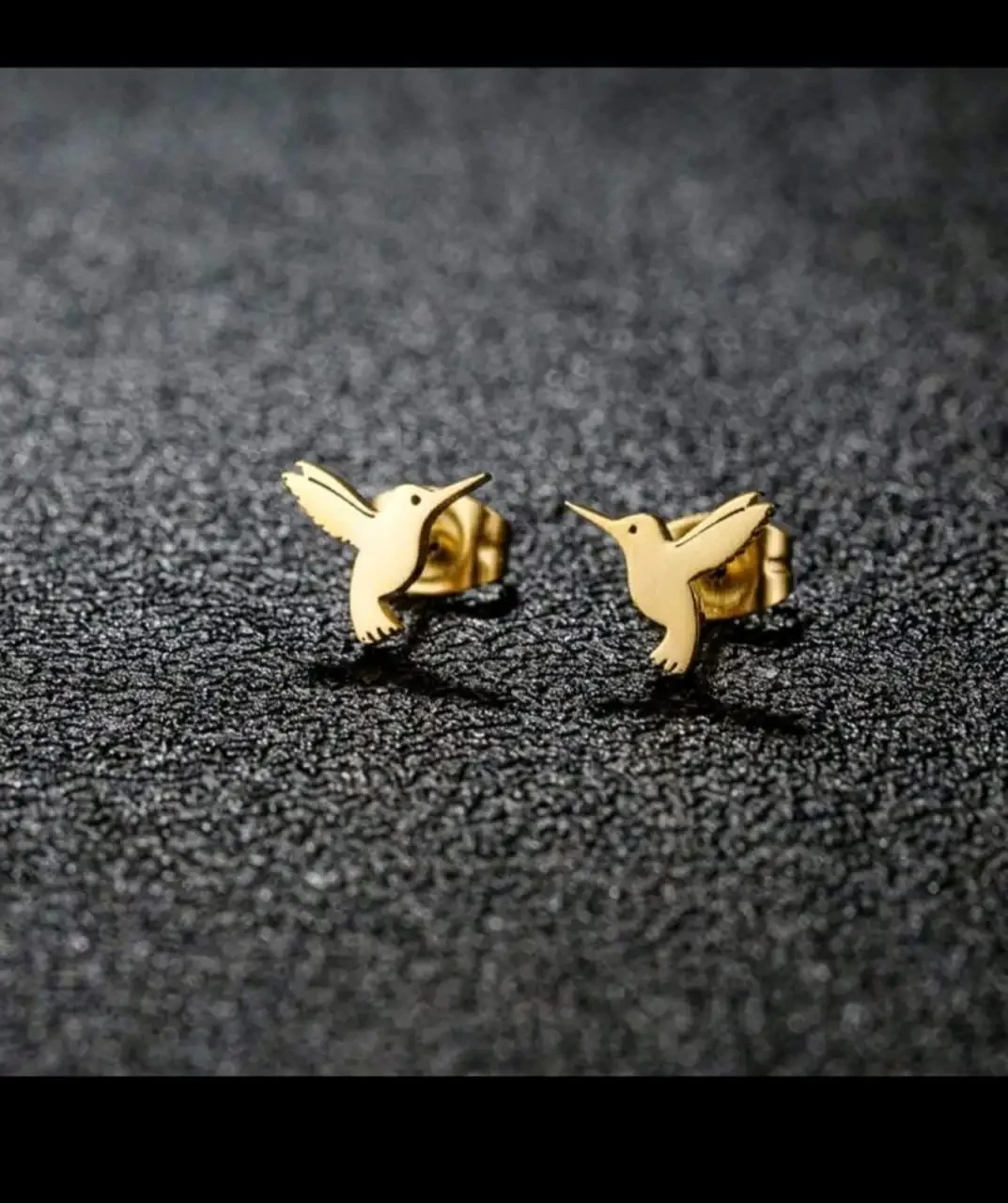 Zarcillos minimalistas estilo tachuelas