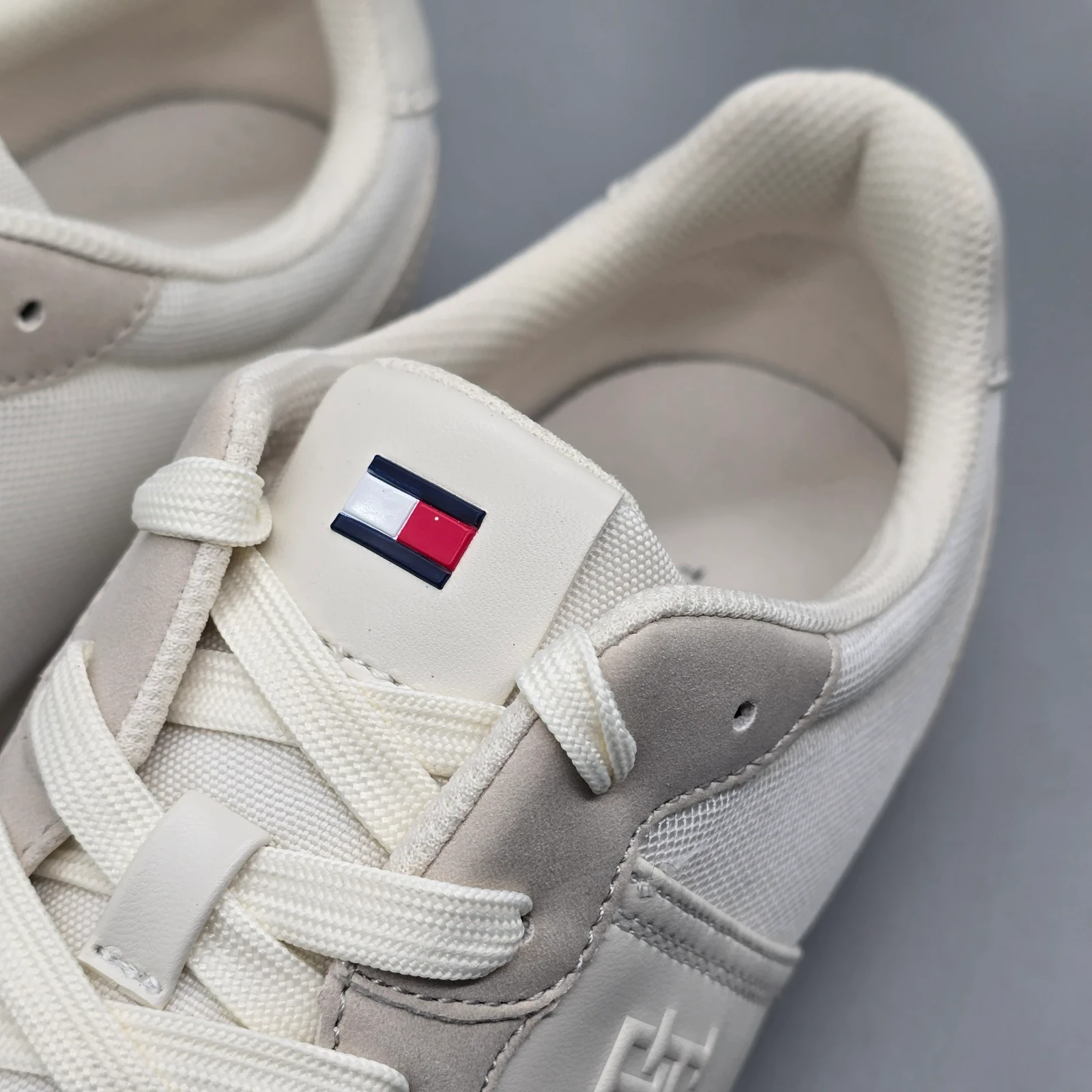 TOMMY HILFIGER CAMEO  6