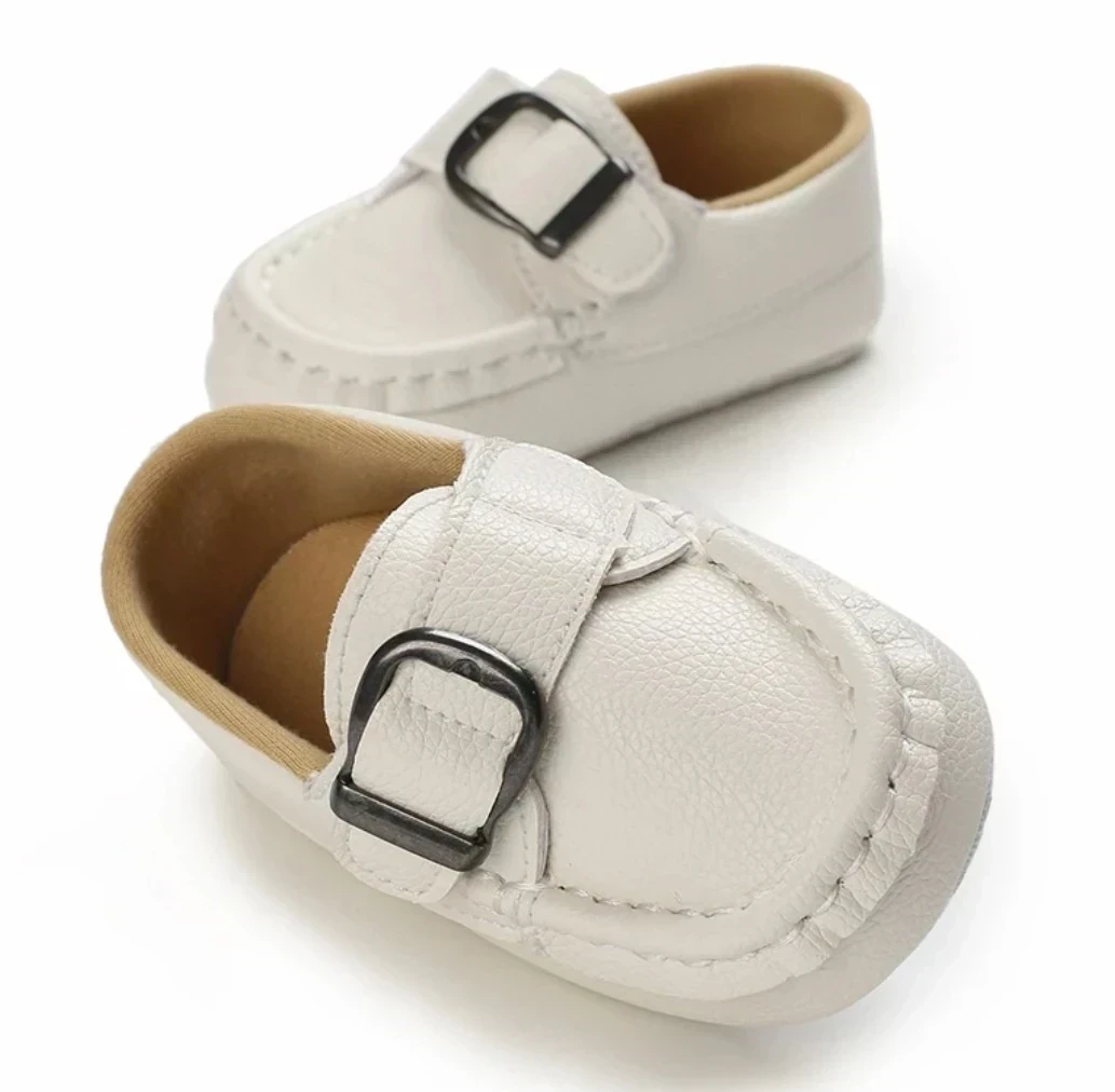 ZAPATITOS BLANCO MOCASÍN  4