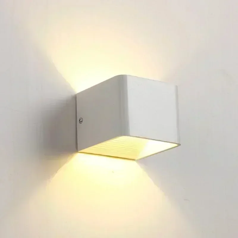 APLIQUE PARED CUADRA 5W LUZ CALIDA/3000K