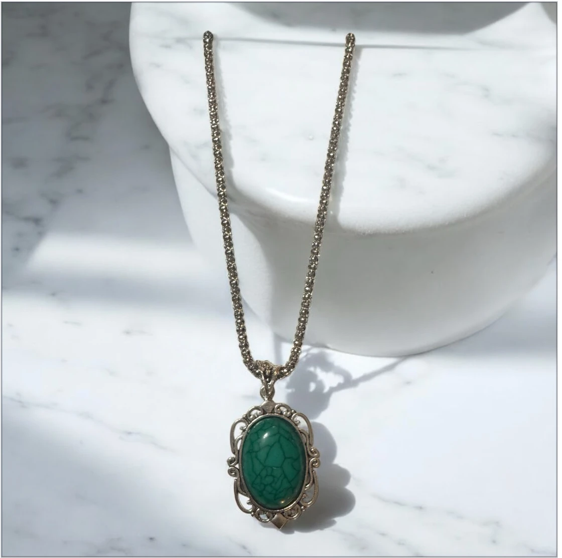 Collar Colgante Vintage con Gema Verde