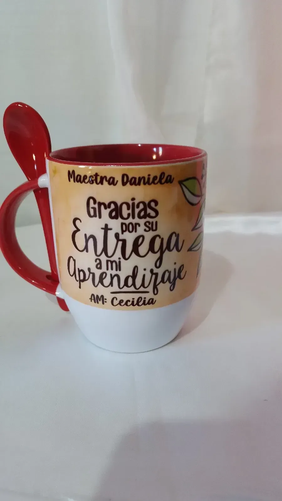 taza de cerámica con cuchara  3