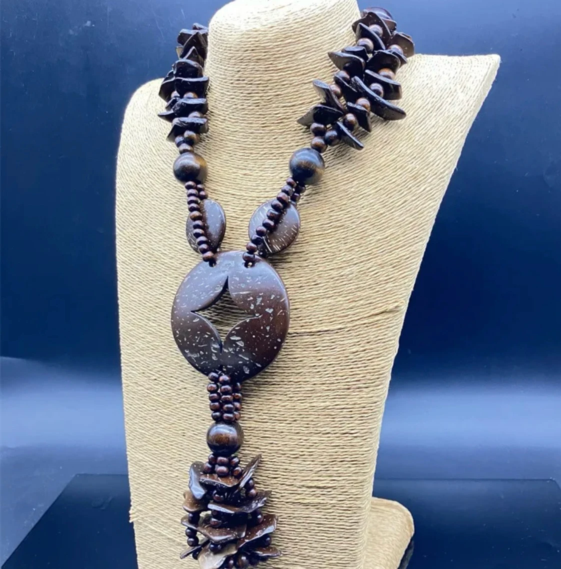 Collar bohemio en madera y coco natural
