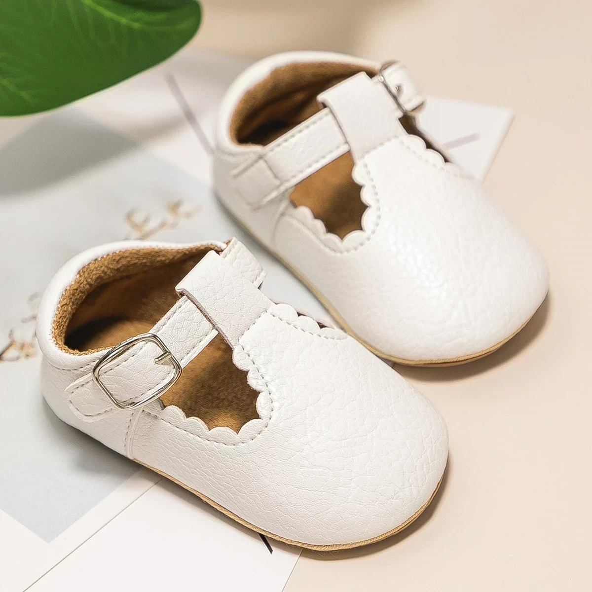 ZAPATITOS BLANCO CINTURÓN 