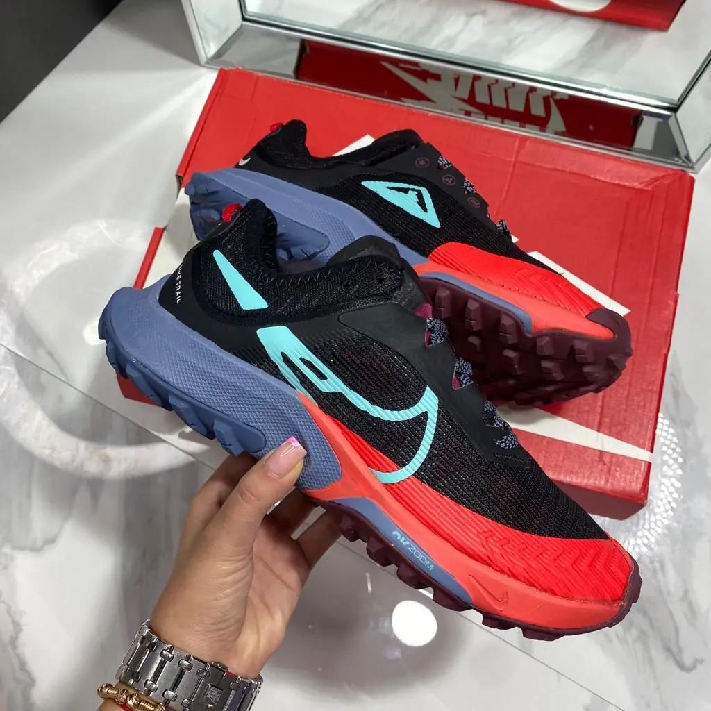 NIKE ZOOM DAMA Y CABALLERO  4