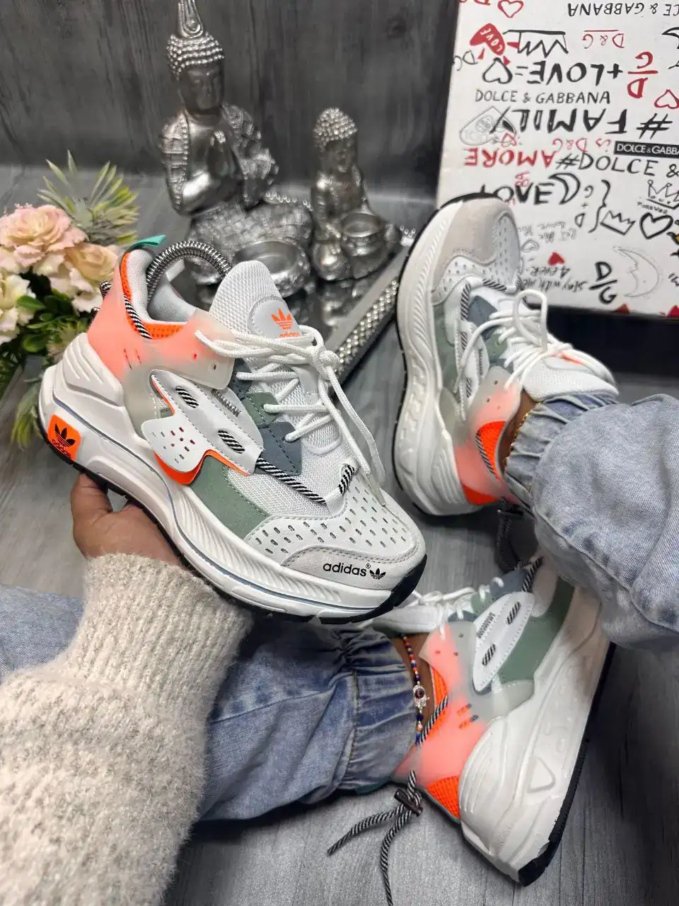 ADIDAS SIKAIGE