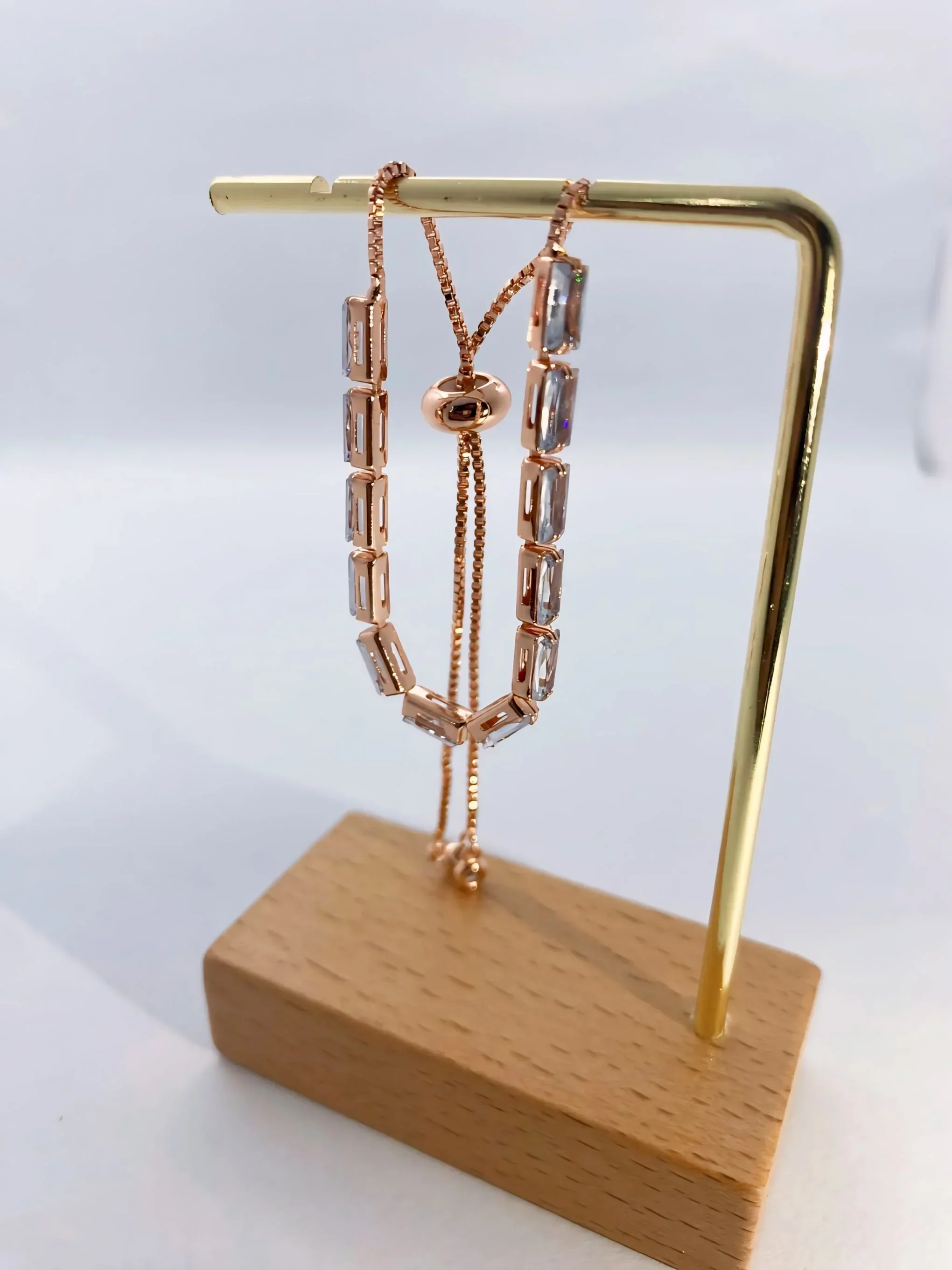 Pulsera dorada con piedras 2