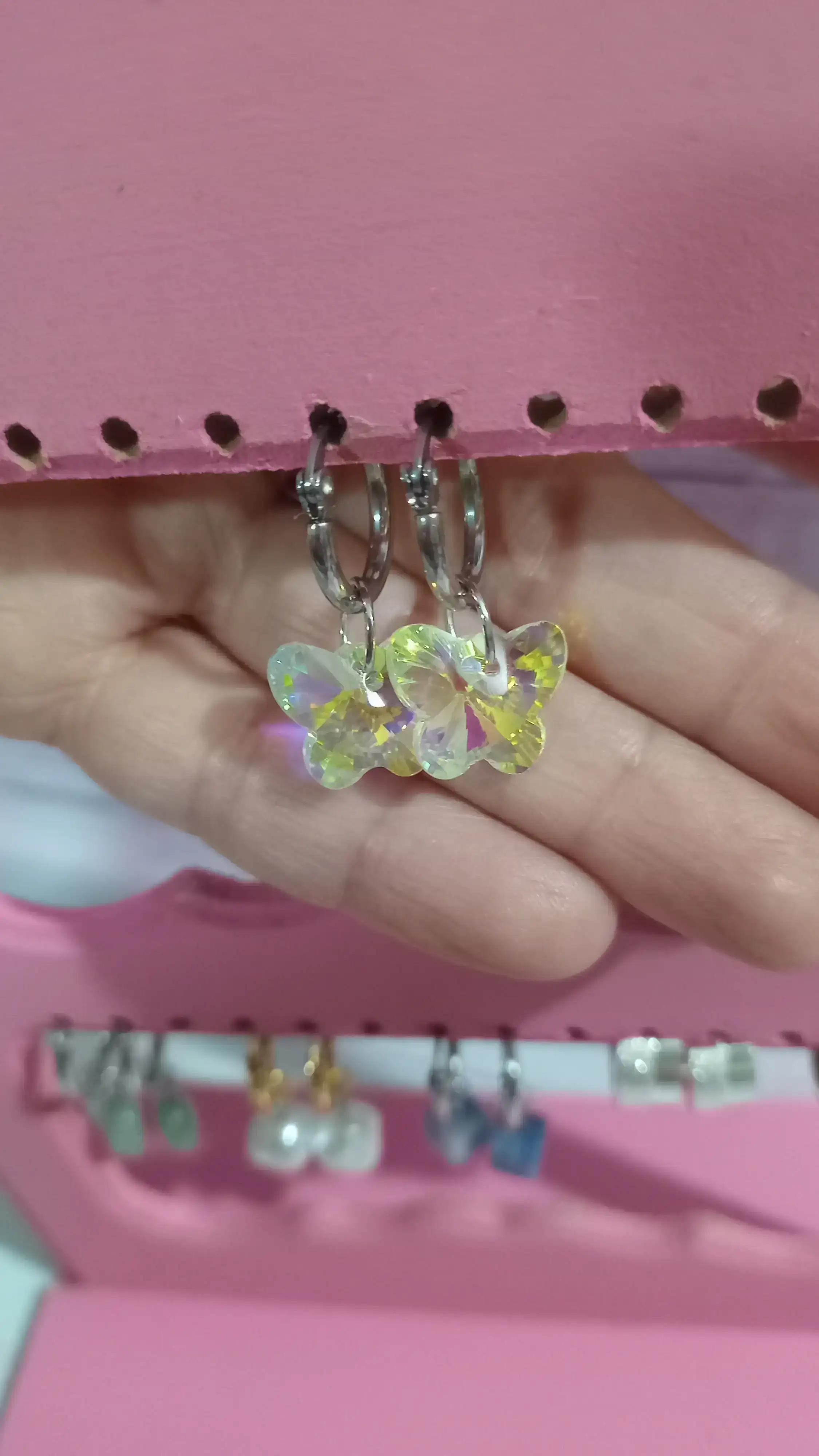Argollita de 16mm con mariposa 🦋 tornasolada!!! 2