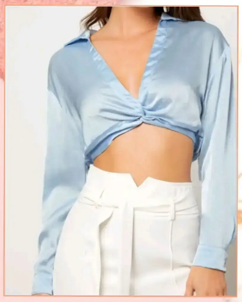 L - Crop Top de satén con textura, azúl bebé 