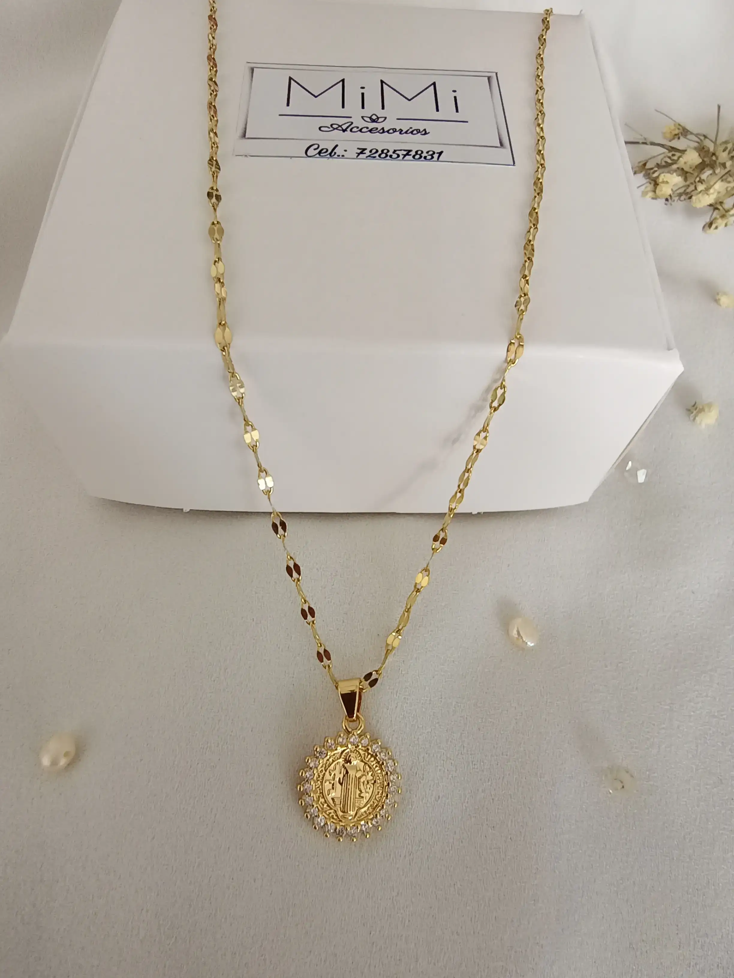 Cadena con dije de san Benito en acero inoxidable 