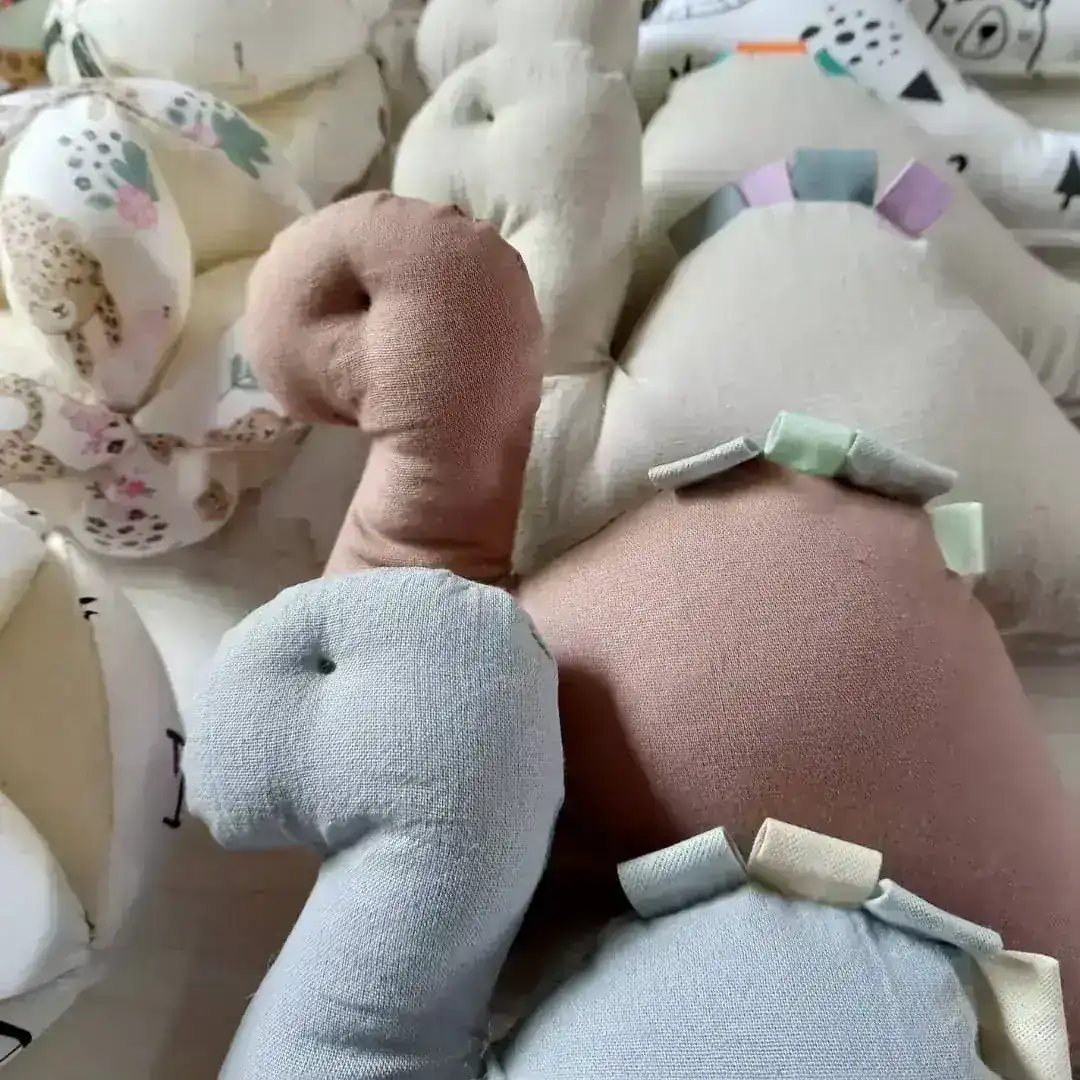 Muñeco de apego dino 3