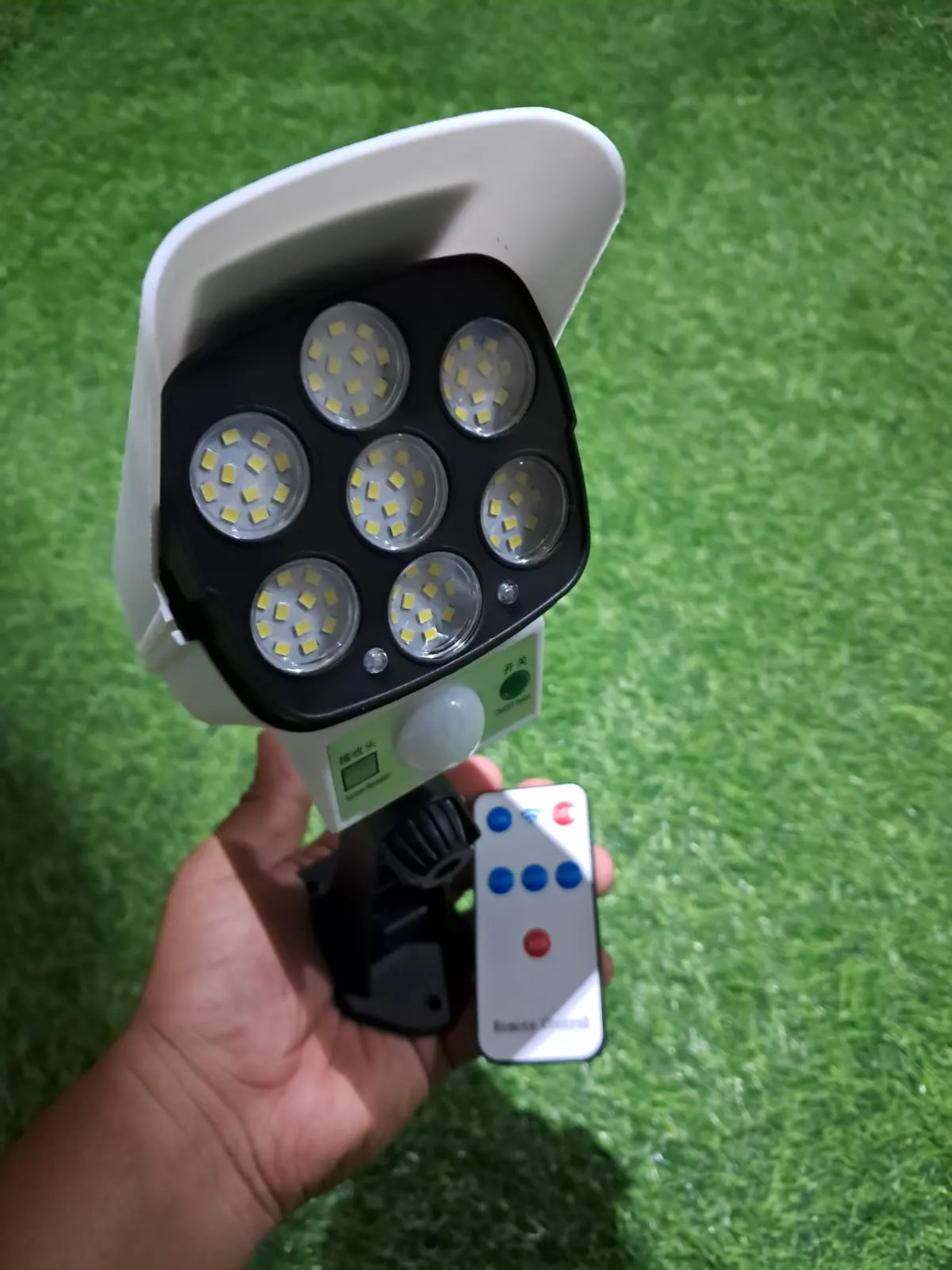 LAMPARA SOLAR CON SENSOR DE MOVIMIENTO  3
