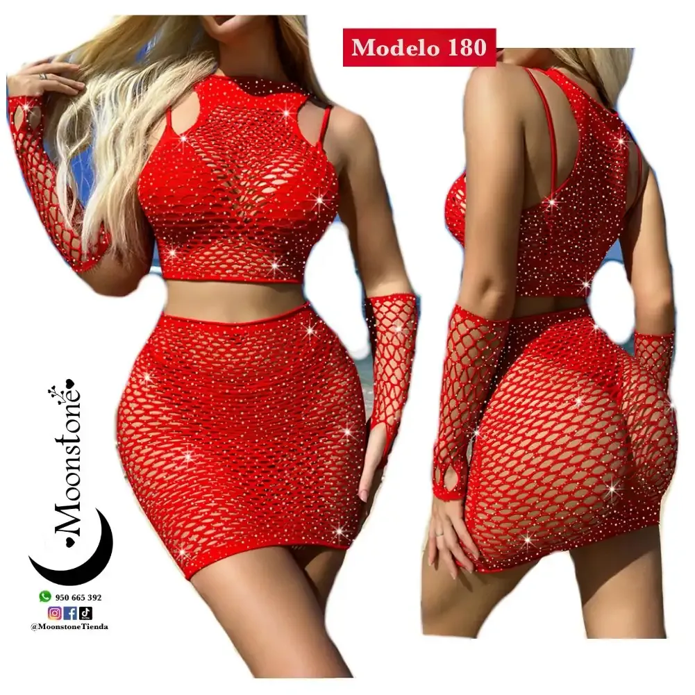 Modelo 180 Top y falda rojo brillos malla