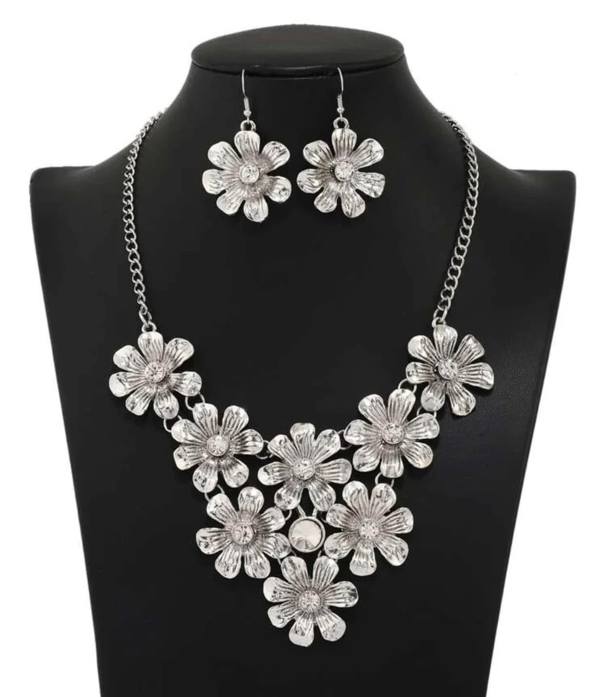 Collar y Pendientes con diseño de Flor
