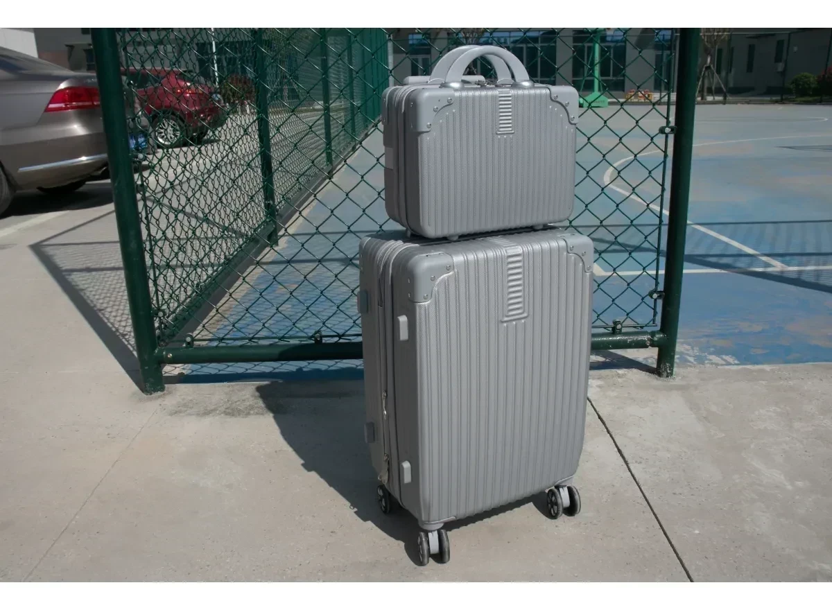 SET VALIJA CARRY ON 18" + NECESER BEAUTY RIGÍDO 5