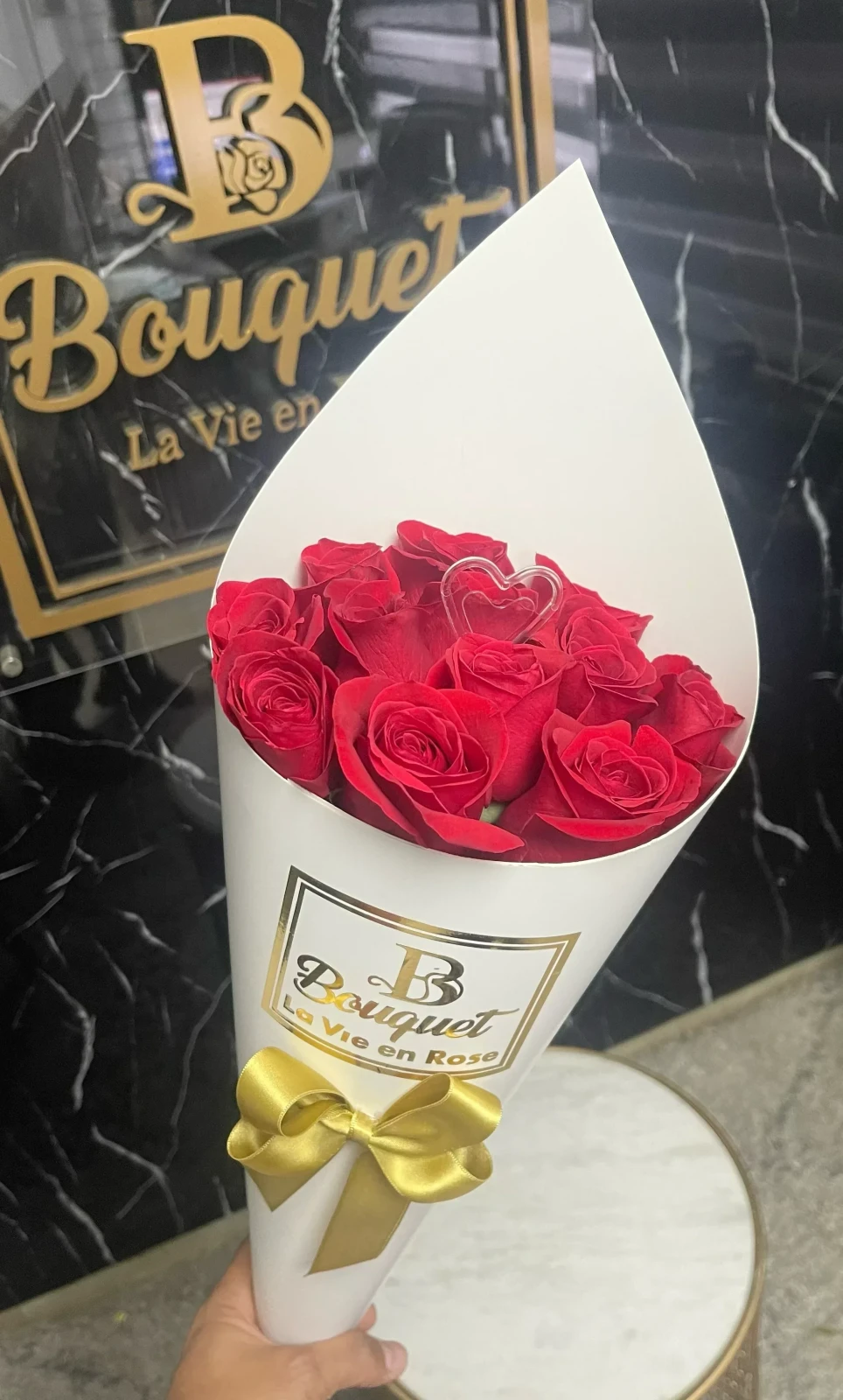 Cono de 12 rosas 2