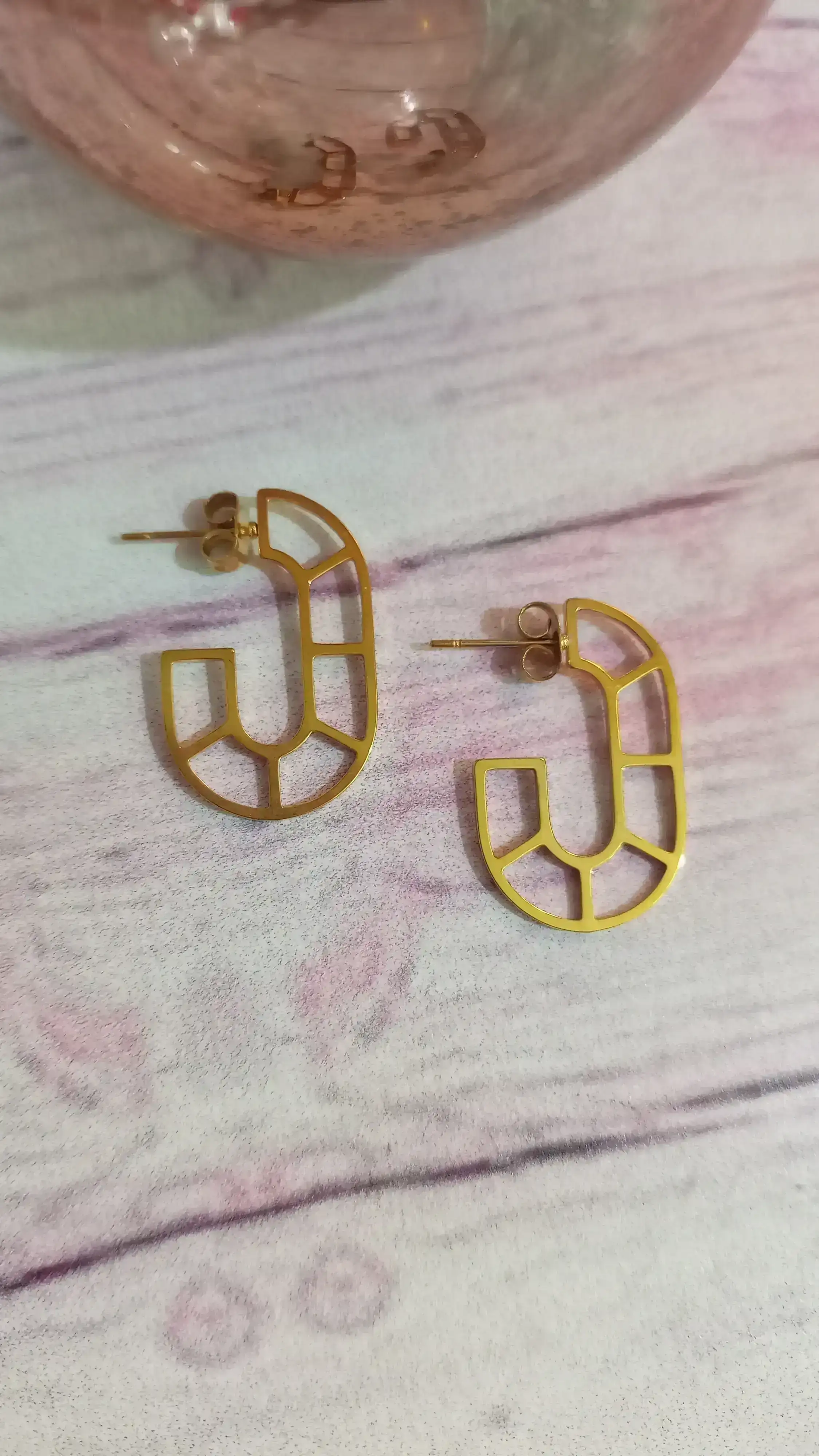 Aros pasantes finos,en acero dorado💖
