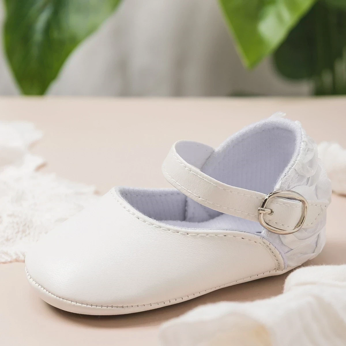 ZAPATITOS BLANCOS FLORES  3