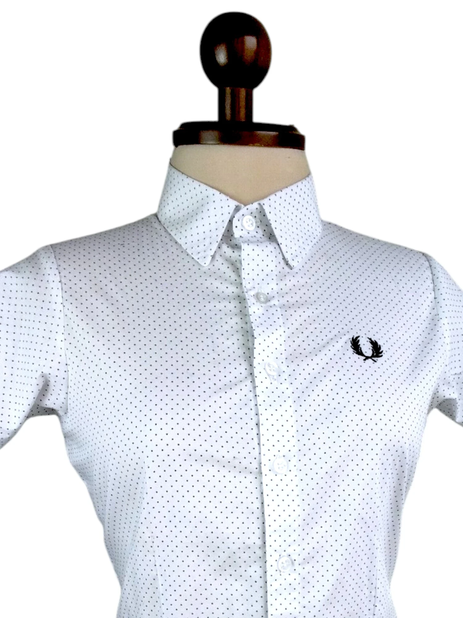 Camisa blanca con puntos blancos  2