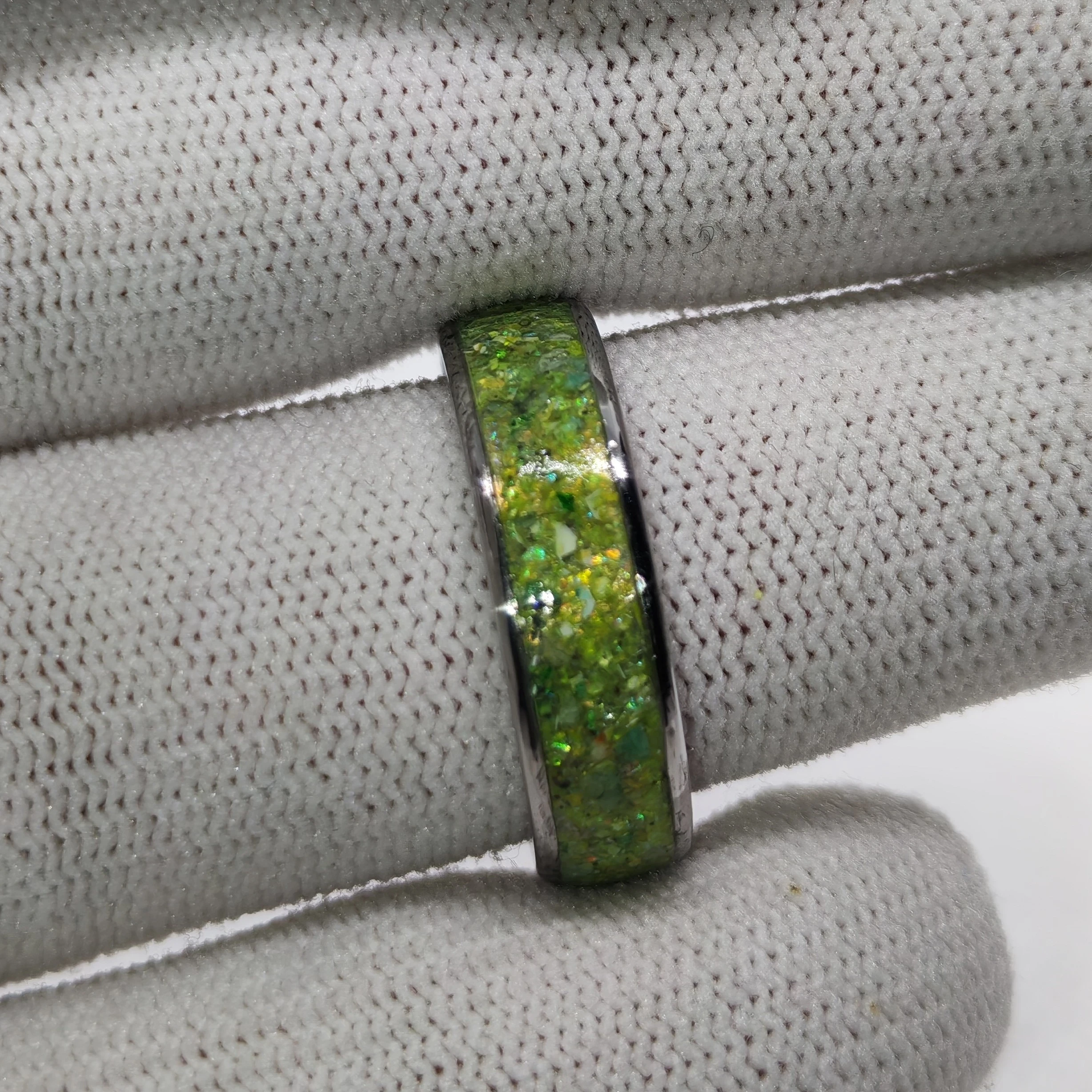 Anillo Talla 8 con Esmeraldas y Mica Verde Amarilla  4