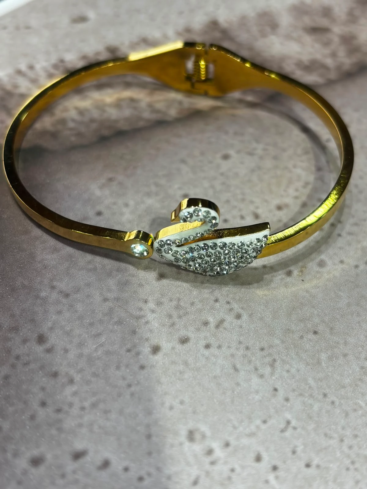 brazalete acero con enchape en oro 