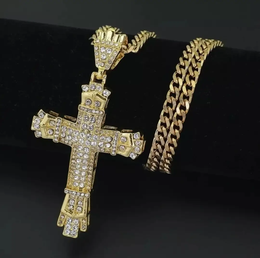 Cadena con Dije Dorado Hombre