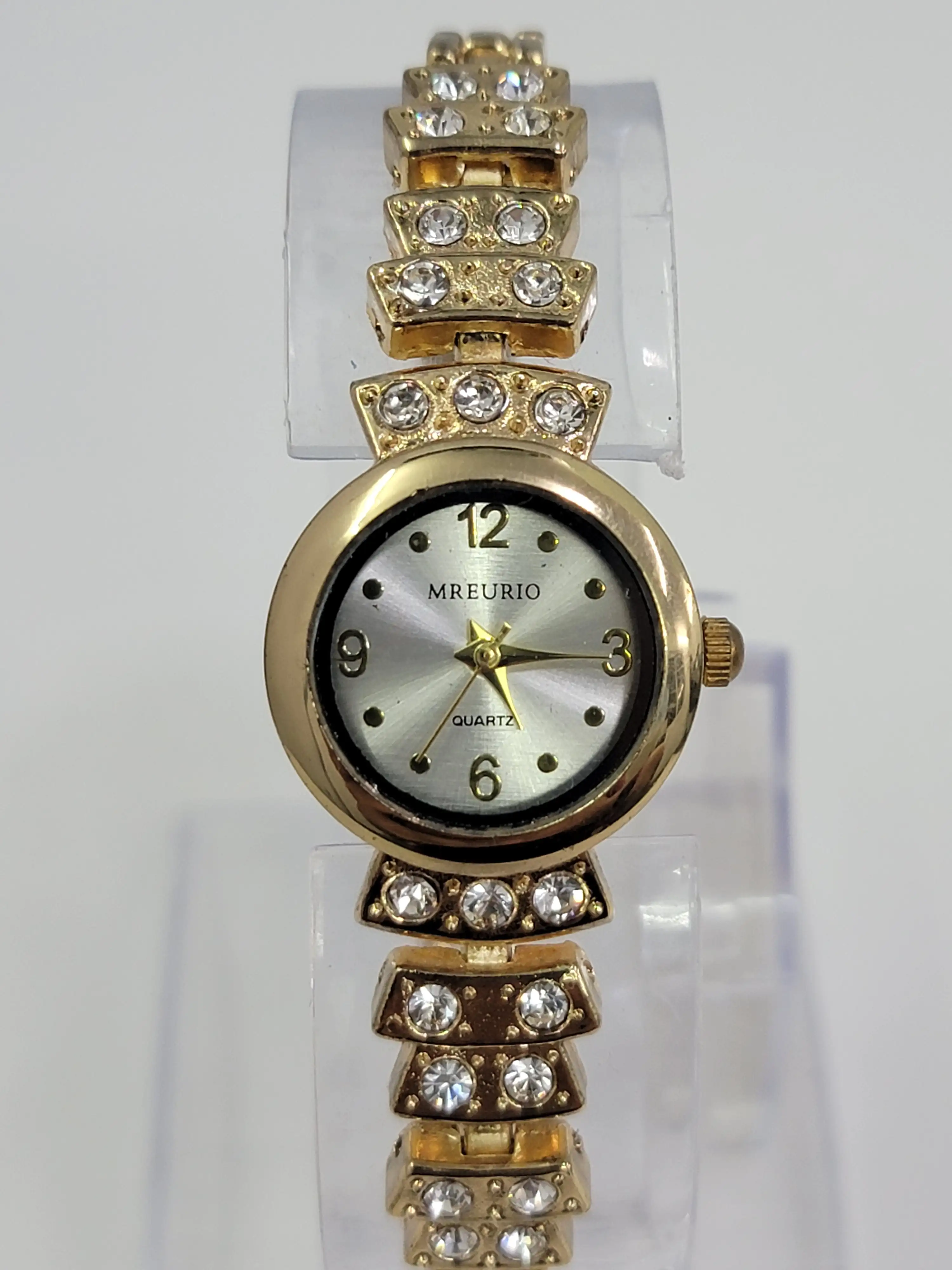Reloj acerado dorado