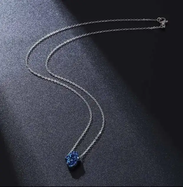 Cadena con dije de manita 