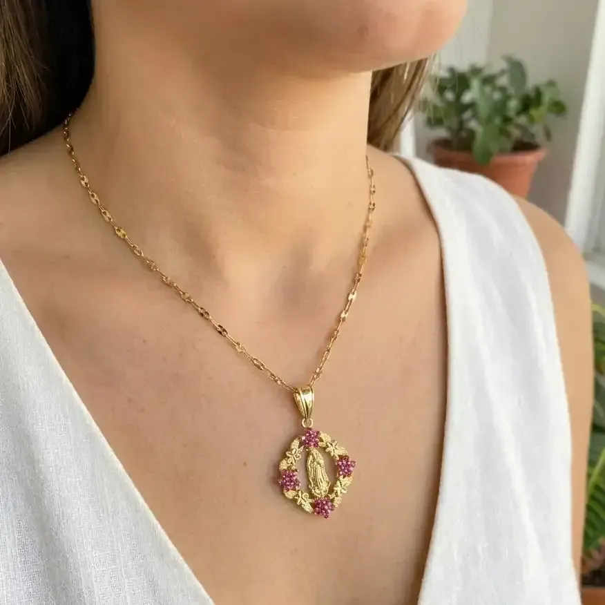 Cadena Y Dije En Acero Con Piedra Circon De Virgen Flores Fucsias 2