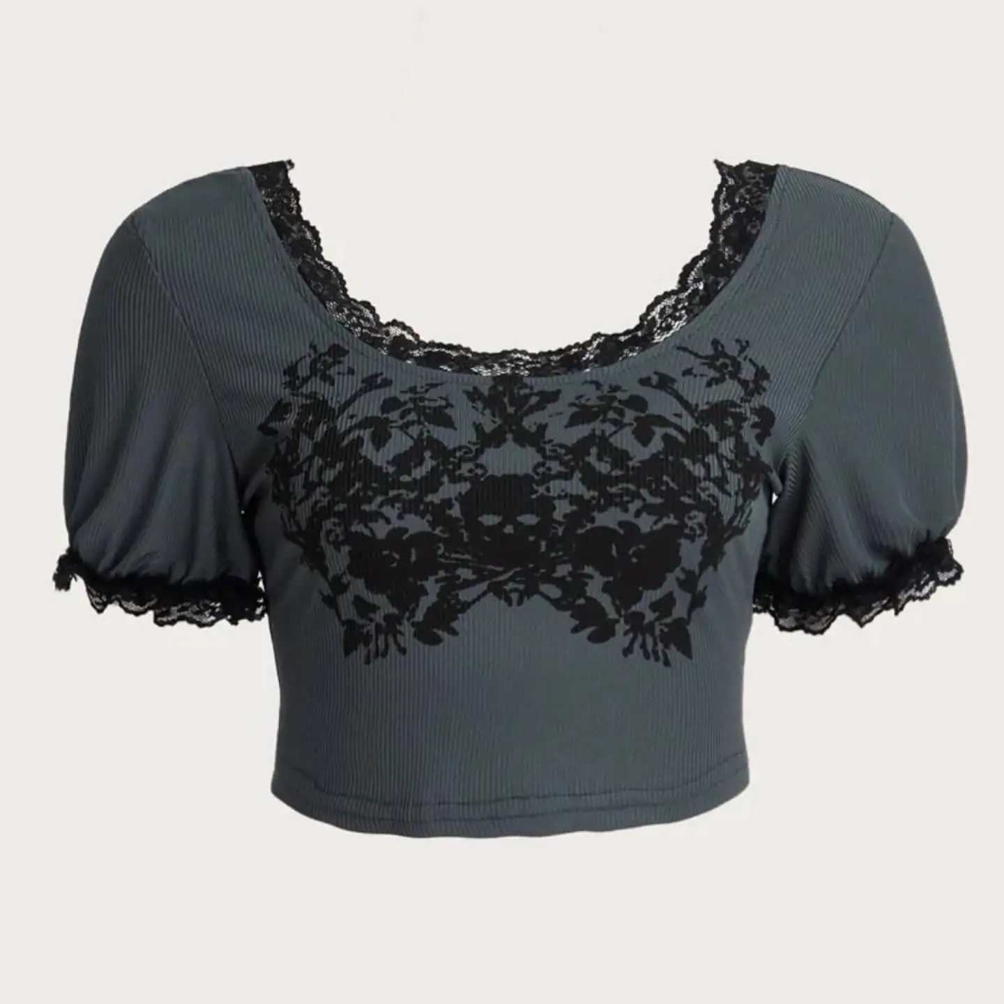 Hermoso crop top XL diseño calaveras y detalles con encaje