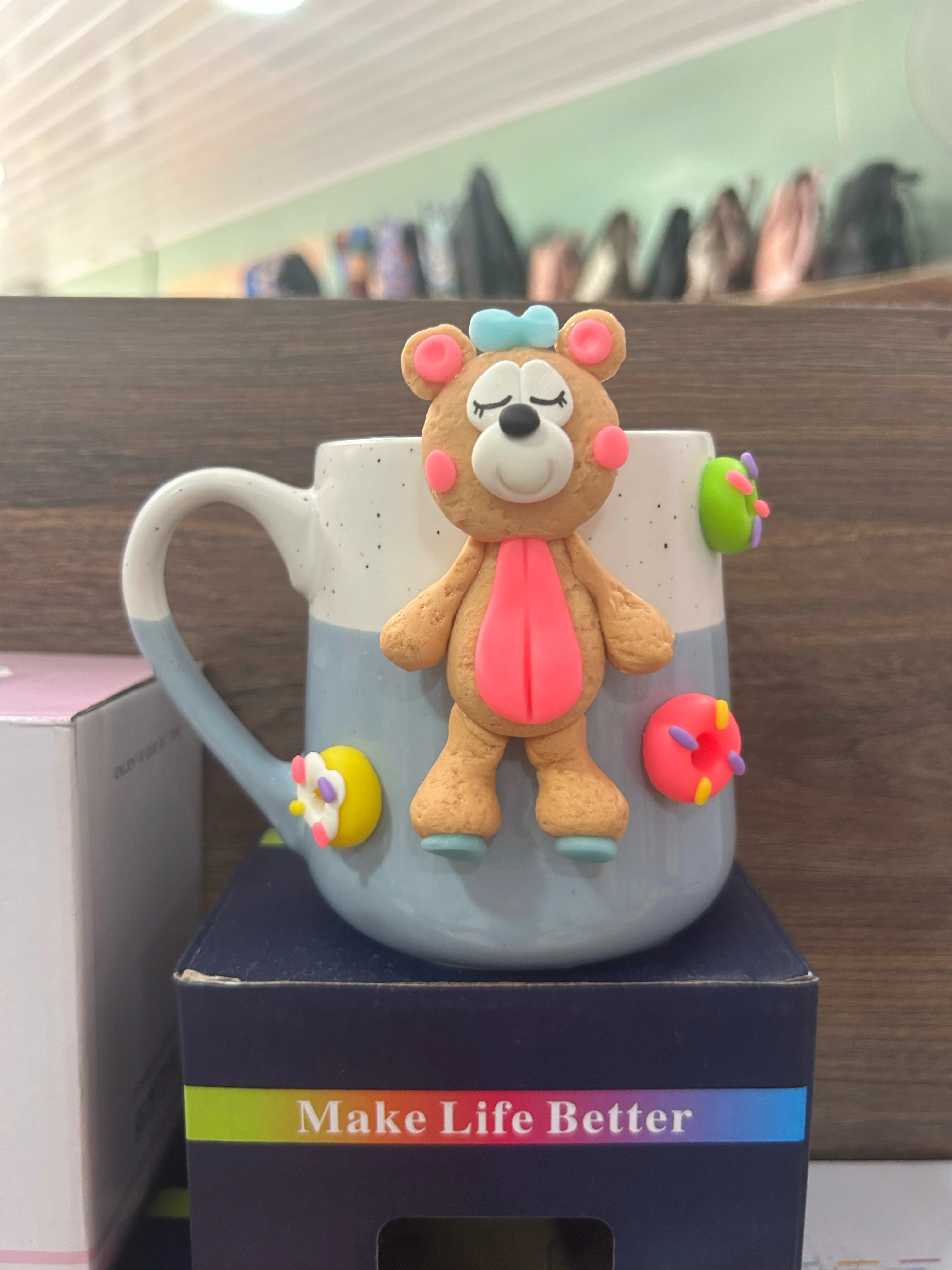 Taza con figura de porcelana 8
