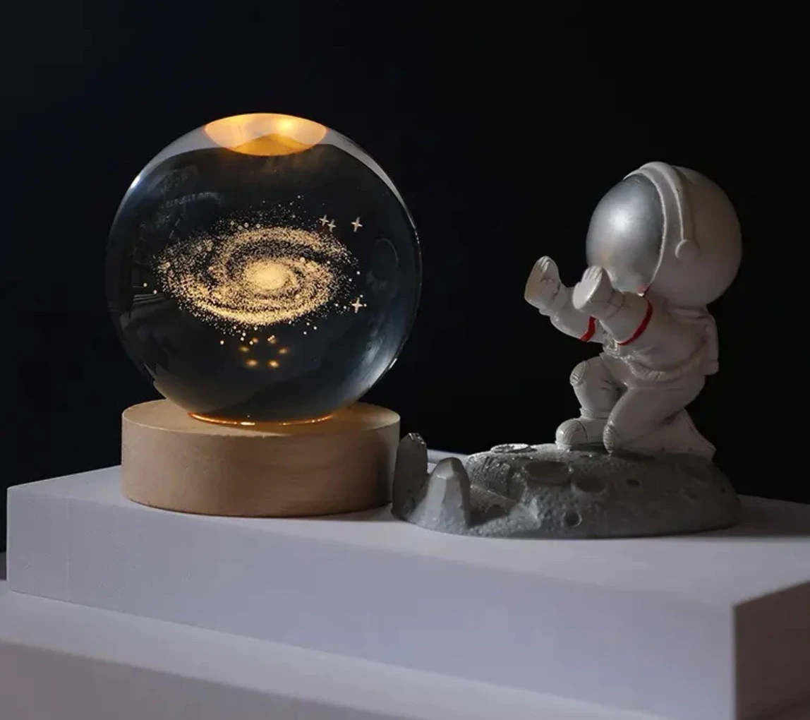 Lampara esfera de cristal 3D con base de madera LED 4