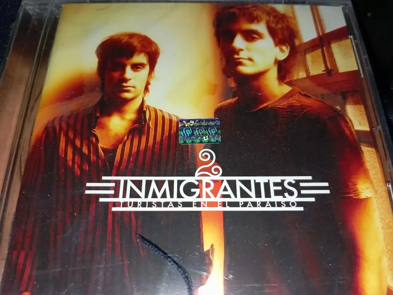 Inmigrantes - Turistas En El Paraiso (ARGENTINA)