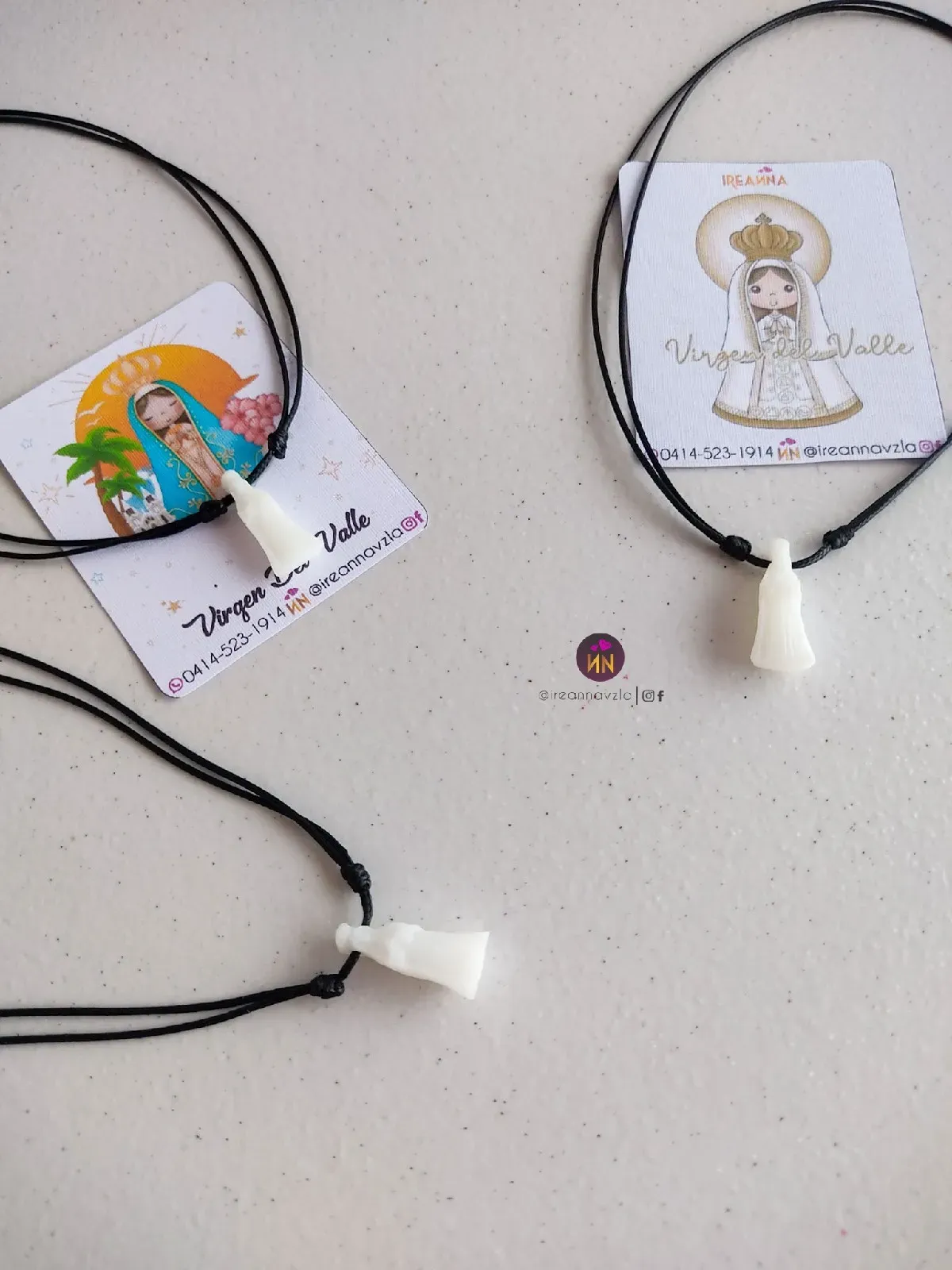 Collar Virgen del Valle resina  3