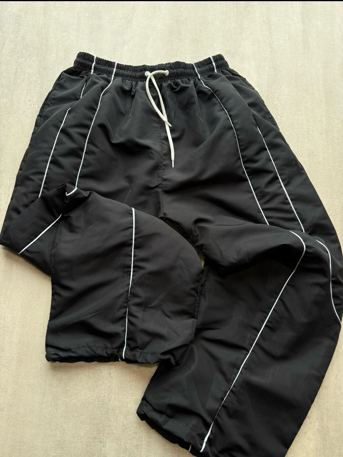 PANTALONES TIPO ROMPE VIENTO 
