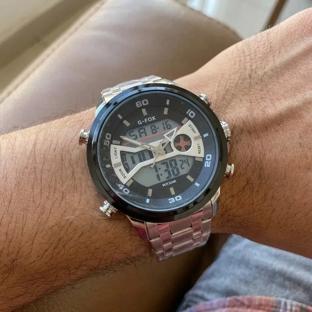 Reloj G Fox Original Acero Doble Hora 1934 Resistente Al Agua Plateado Fondo Negro Detalles Plateados 2