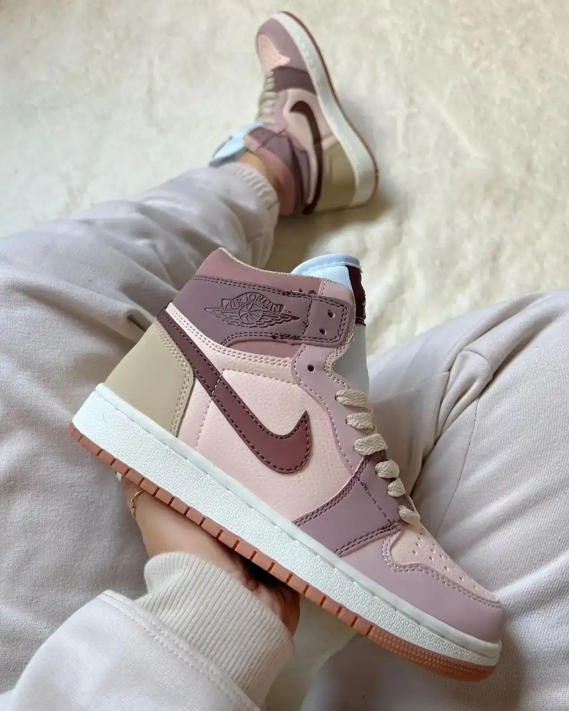 Jordan Retro 1 ROSE BLACK 