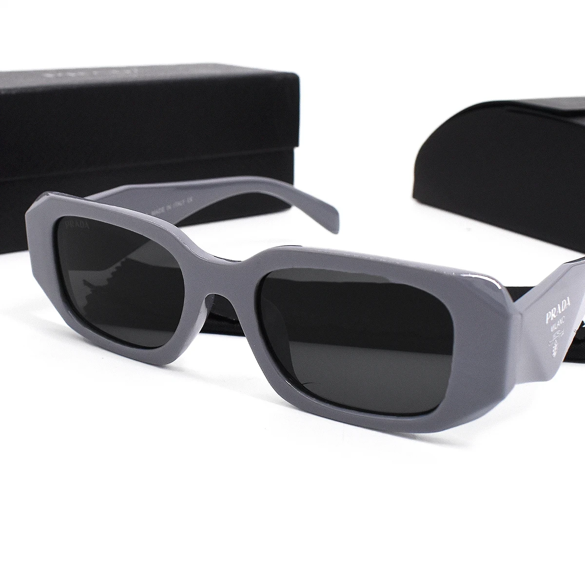 Lentes de Sol Prada gris 5