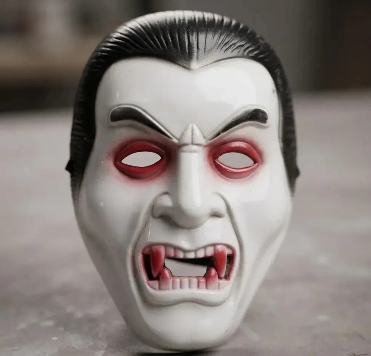 Mascara rigida Dracula 24cm 